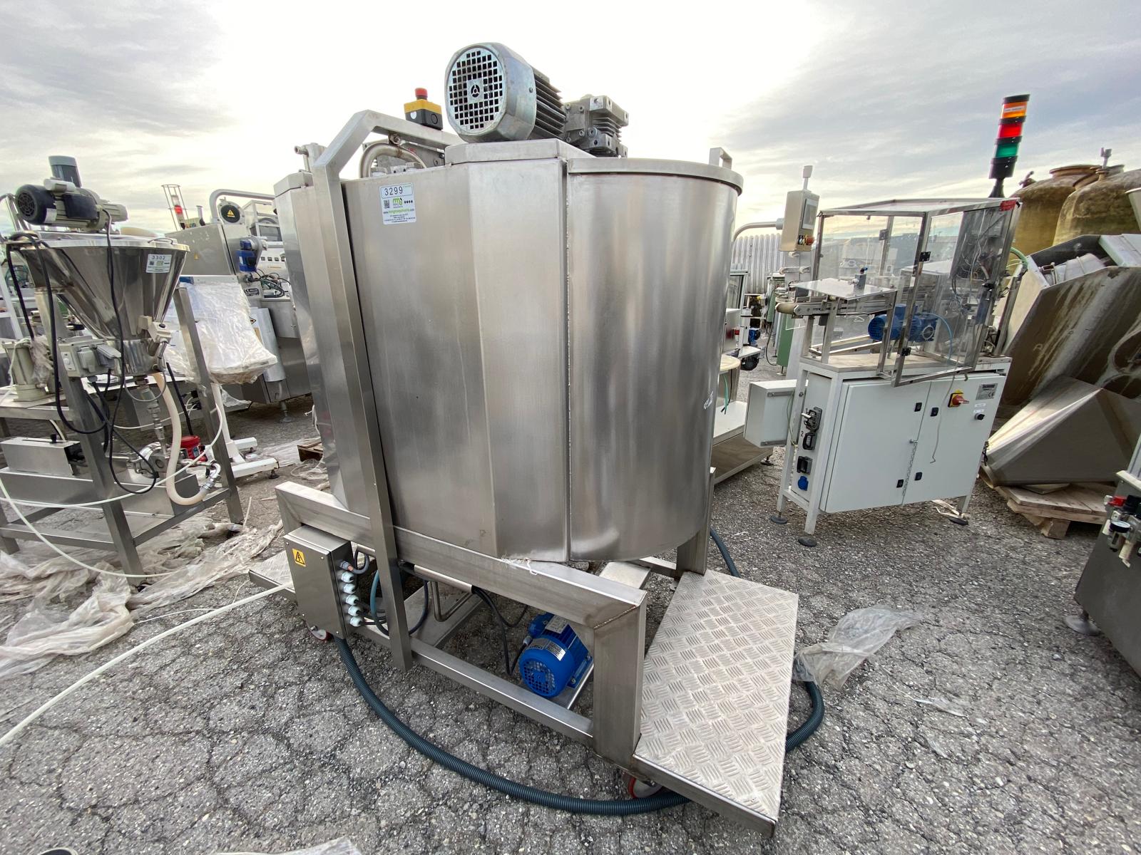 Bancada 2 depósitos agitadores cónicos de 300 litros (2)